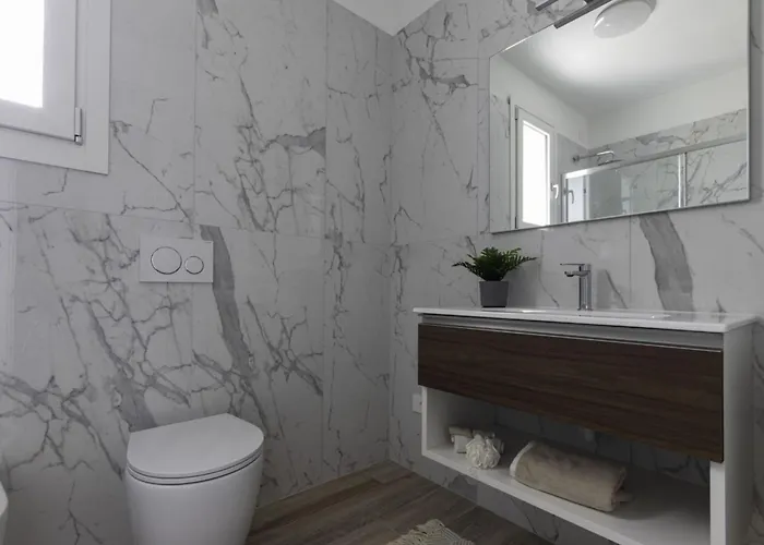 Modern Flat With Terrace In Apartament